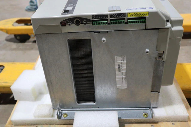 ALLEN BRADLEY 2099-BM09-S 2099BM09S KINETIX 7000 SERVO DRIVE